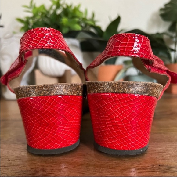 VIONIC Natasia red patent leather orthoheel wedge sz 9 - Picture 12 of 12